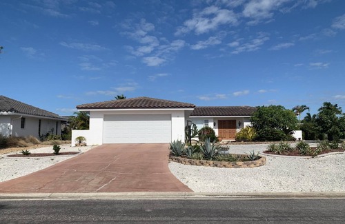 Englewood House | Charming 2BR Pool Home Near Manasota Key