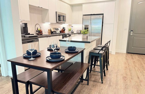 Lyon Street Apartment | Charming 2BR Retreat W/Pool&Gym near Disneyland