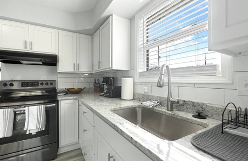 Lansing House | Charming 2BR South Lansing Retreat Close to MSU & Downtown