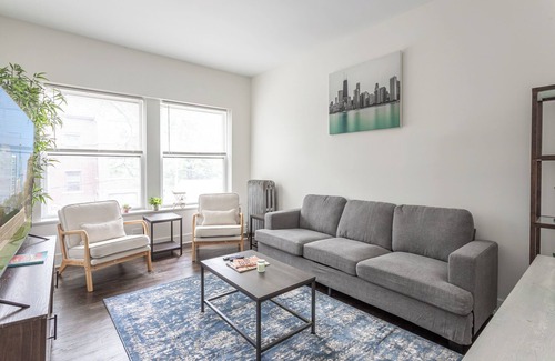 East Albany Park Apartment | Charming 2BR Stay Ideal for Long or Short Visits