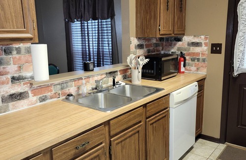 Shreveport House | Charming 2BR Townhome, Renovated, Near Shopping, Dining & Casinos!