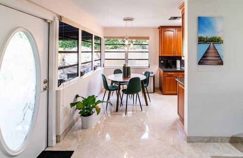 Citrus Isles House | Charming 2BR Waterfront House with Kayaks