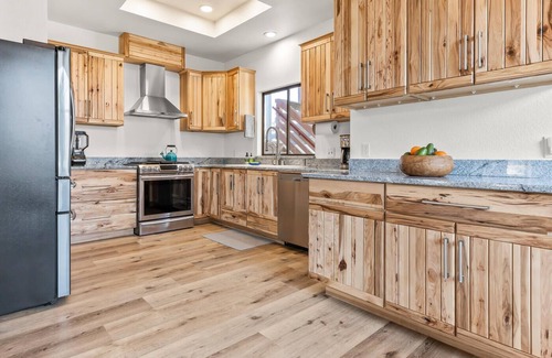 Three Rivers House | Charming 3-4 BR home with pool, river access & sweeping grounds