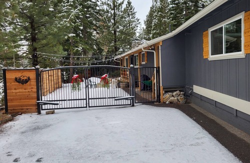 Stateline House | Charming 3-bd home w/skiing, hiking, downtown activities close by. Pets ok