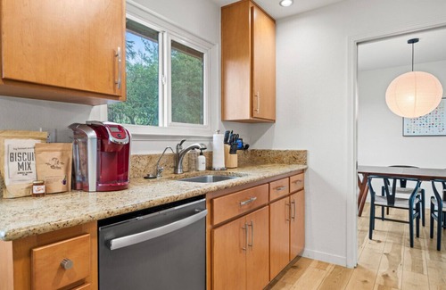 Santa Rosa Apartment | Charming 3 BD Retreat - Spa, EV Charger, Views