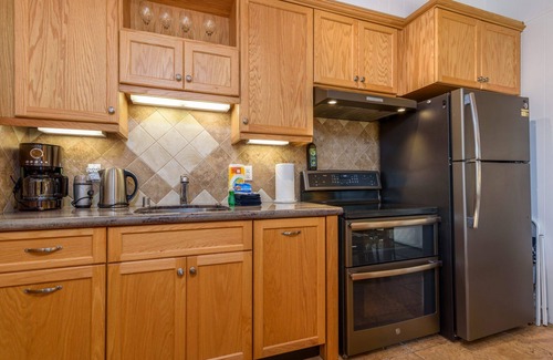Anchor Bay House | Charming 3 BDR Bungalow Just 1 Min from the Coast! 5 Min to Downtown Gualala