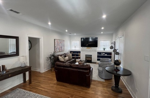 North Hi Mount House | Charming 3-bdrm , 2 bath, walk to Dickies Arena, Will Rogers, Museum or Omni