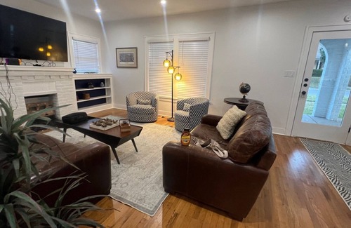 North Hi Mount House | Charming 3-bdrm , 2 bath, walk to Dickies Arena, Will Rogers, Museum or Omni