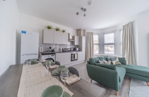 Southend-on-Sea Apartment | Charming 3-Bed Apartment in South end on sea