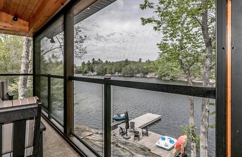 Georgian Bay Cottage | Charming 3 bed, 3 bath log cabin on Six Mile Lake. Stunning Muskoka room!