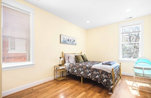 Kingman Park Bed & Breakfast | Charming 3 Bed, 3 Bath B&B in Vibrant Capitol Hill.