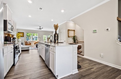 Hapeville House | Charming 3-bed and 3 private baths, 5 mins to the airport, 25 min Buckhead.