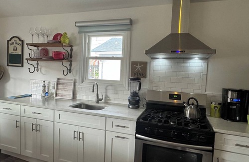 Wall Cottage | Charming 3-Bed Beach Cottage with Parking. Just a Stroll to the Sand.