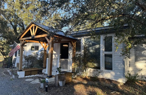 Shallotte Cottage | Charming 3 bed cottage on Saucepan Creek near Ocean Isle beaches!