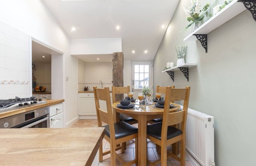 Stroud Cottage | Charming 3-Bed Cottage in Central Stroud