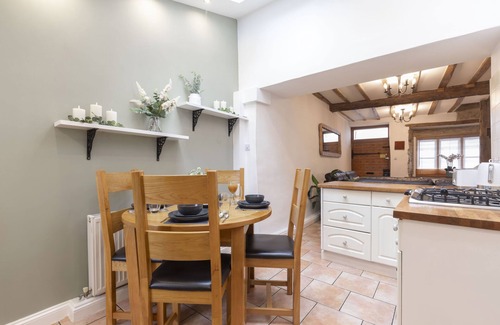 Stroud Cottage | Charming 3-Bed Cottage in Central Stroud