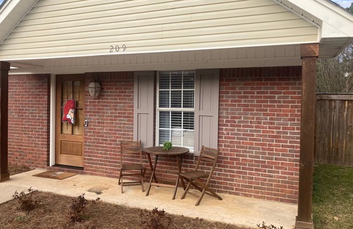 Oxford House | Charming 3 bed home in beautiful Oxford. Close to square, campus, and MTrade.