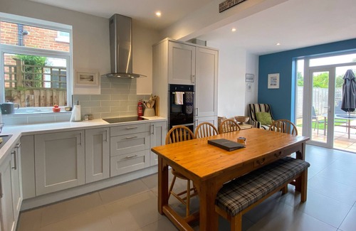 Bournemouth House | Charming 3 bed house and garden, pet friendly