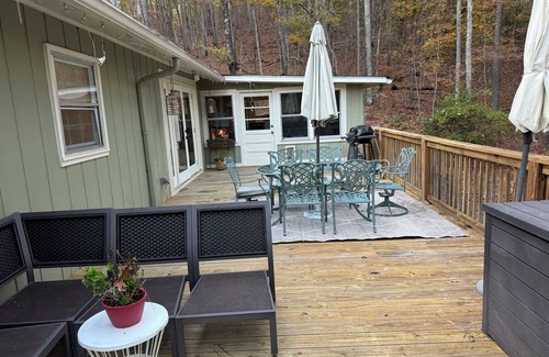 Rome House | Charming 3 bed house nestled in the woods at the base of Mt Alto.