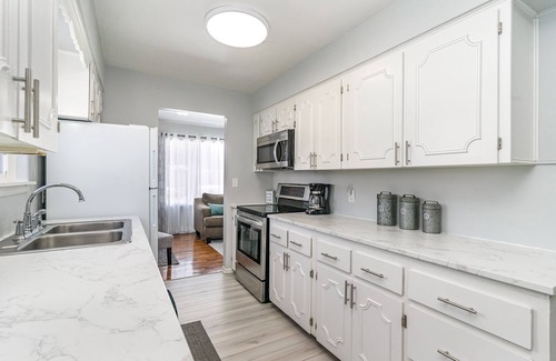 Saginaw House | Charming 3-bed retreat perfect for family, friends, or romantic getaways. 48603