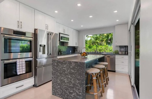 Island Estates House | Charming 3-bedroom house in amazing Lake Worth Beach with WiFi, AC, private pool