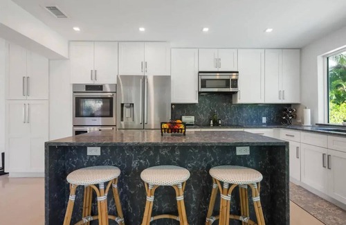 Island Estates House | Charming 3-bedroom house in amazing Lake Worth Beach with WiFi, AC, private pool