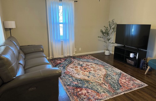 Maryland Heights House | Charming 3-bedroom house with AC, WiFi in wonderful Maryland Heights