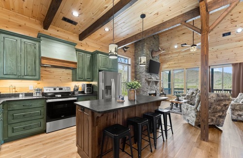 Sautee Nacoochee Cabin | Charming 3-bedroom cabin in Sautee Nacoochee. Amazing mountain views.