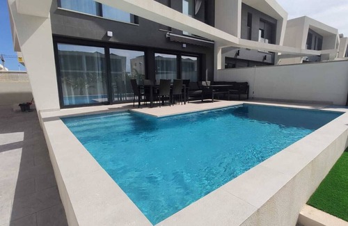 Puerto Marino Villa | Charming 3-bedroom villa with private swimming pool in beautiful Gran Alacant