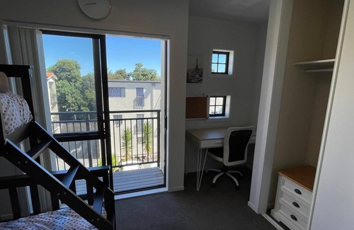 Mount Maunganui House | Charming 3-bedroom townhome in enchanting Mount Maunganui with AC, WiFi