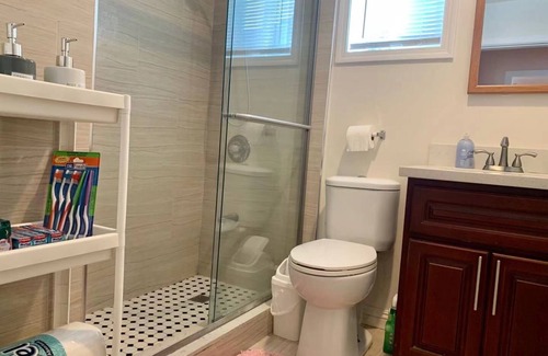 Bassett House | Charming 3-bedroom house with AC in Avocado Heights