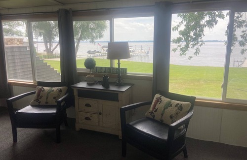 Butte Des Morts Cottage | Charming 3-bedroom LAKESIDE cottage on the north shore of Lake Butte des Morts.