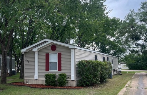 Wellborn House | Charming 3-bedroom mobile home located just minutes away from Texas A&M Univ.