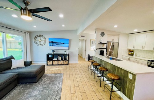 Imperial Beach House | Charming 3-bedroom house with WiFi and fenced in back yard with firepit.
