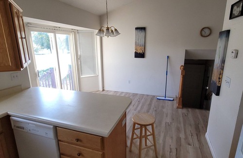 Salt Lake City House | Charming 3-bedroom 2 Bathrooms, Living room -Kitchen