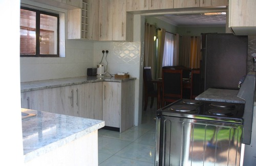 Victoria Falls House | Charming 3-bedroom house with WiFi, AC in beautiful Victoria Falls