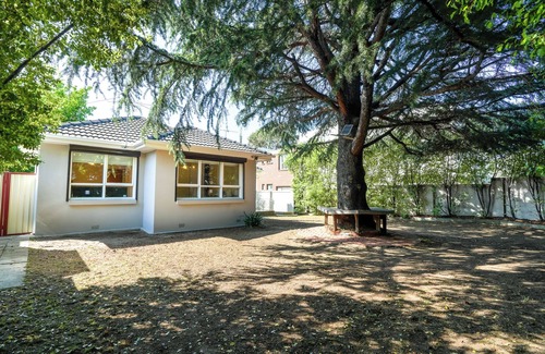 Notting Hill House | Charming 3-bedroom house in Glen Waverley with AC, WiFi