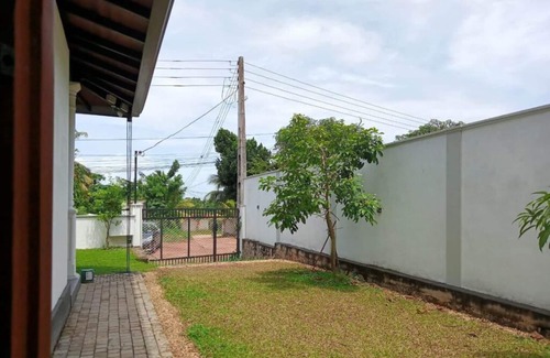 Kamburugamuwa Villa | Charming 3-bedroom villa with WiFi and AC in Kamburugamuwa