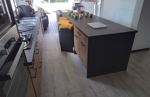 La Possession House | Charming 3-bedroom house with AC and WiFi in La Possession