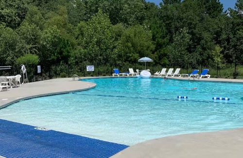 Moncks Corner House | Charming 3-bedroom house with community pool and AC in Moncks Corner
