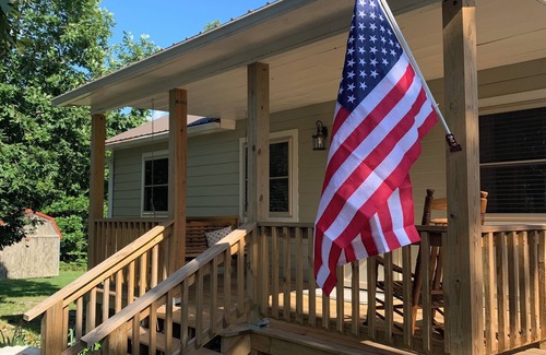 Mountain View Cabin | Charming 3-bedroom cabin with a view, AC/wifi located near Mountain View
