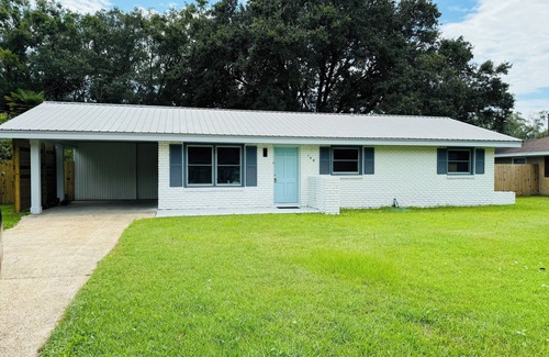 Ocean Springs House | Charming 3-bedroom house with covered parking in quaint Ocean Springs. nn