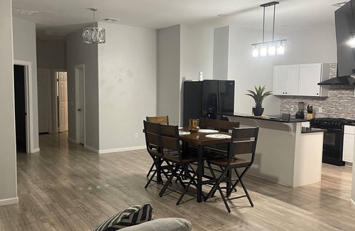 Central Oklahoma City House | Charming 3-bedroom house in Oklahoma City with WiFi,AC. 5 miles from the airport
