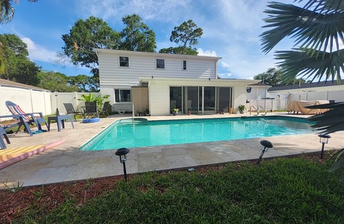 St. Petersburg - Clearwater House | Charming 3-bedroom house in phenomenal St. Petersburg with AC, WiFi and Pool.