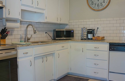 St. Petersburg - Clearwater House | Charming 3-bedroom house with WiFi, AC in brilliant St. Petersburg