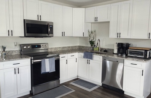 Coquina Key House | Charming 3-bedroom house with Pool, WiFi and AC in St. Petersburg