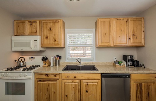 Thompsonville Cabin | Charming 3-bedroom cabin with large gameroom on 18 acres in lovely Thompsonville