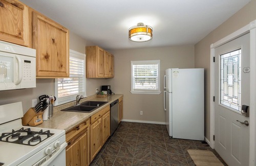 Thompsonville Cabin | Charming 3-bedroom cabin with large gameroom on 18 acres in lovely Thompsonville