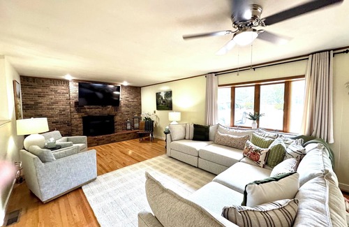 Marshall House | Charming 3 Bedroom, 2 Bath house in Marshall.