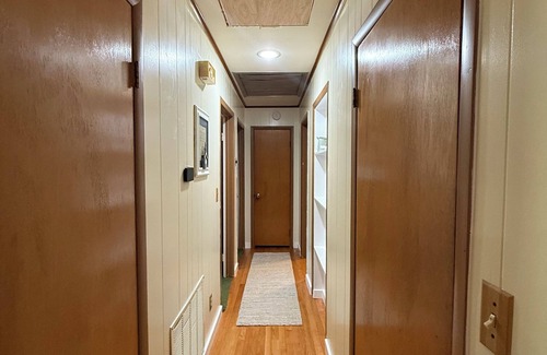 Marshall House | Charming 3 Bedroom, 2 Bath house in Marshall.